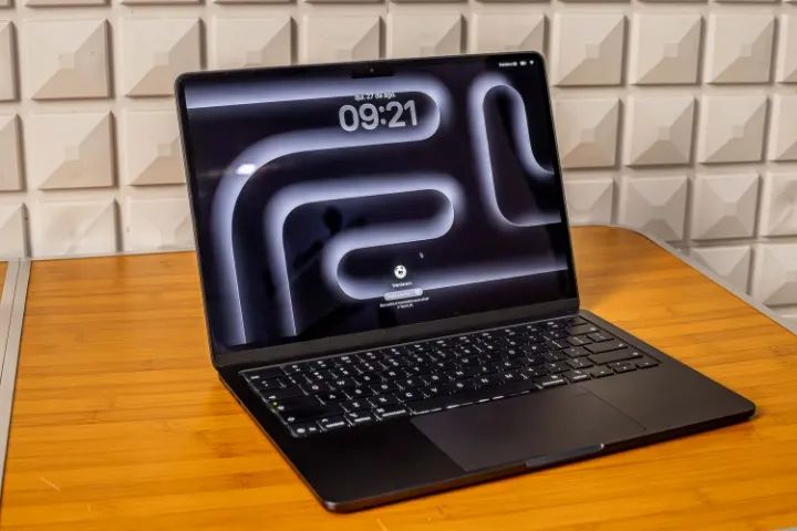 MacBook Air M5 PRETO (Midnight) - Foto 2