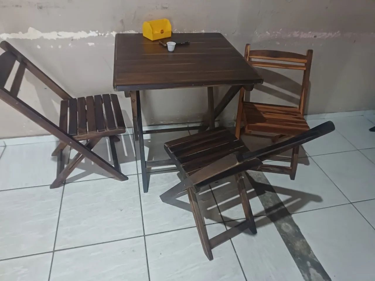 8 pares de Mesas com cadeiras 
