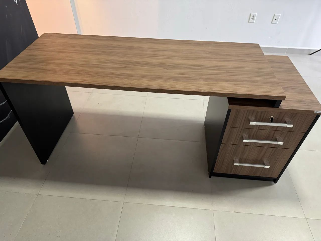 Mesa escritório premium impecável!