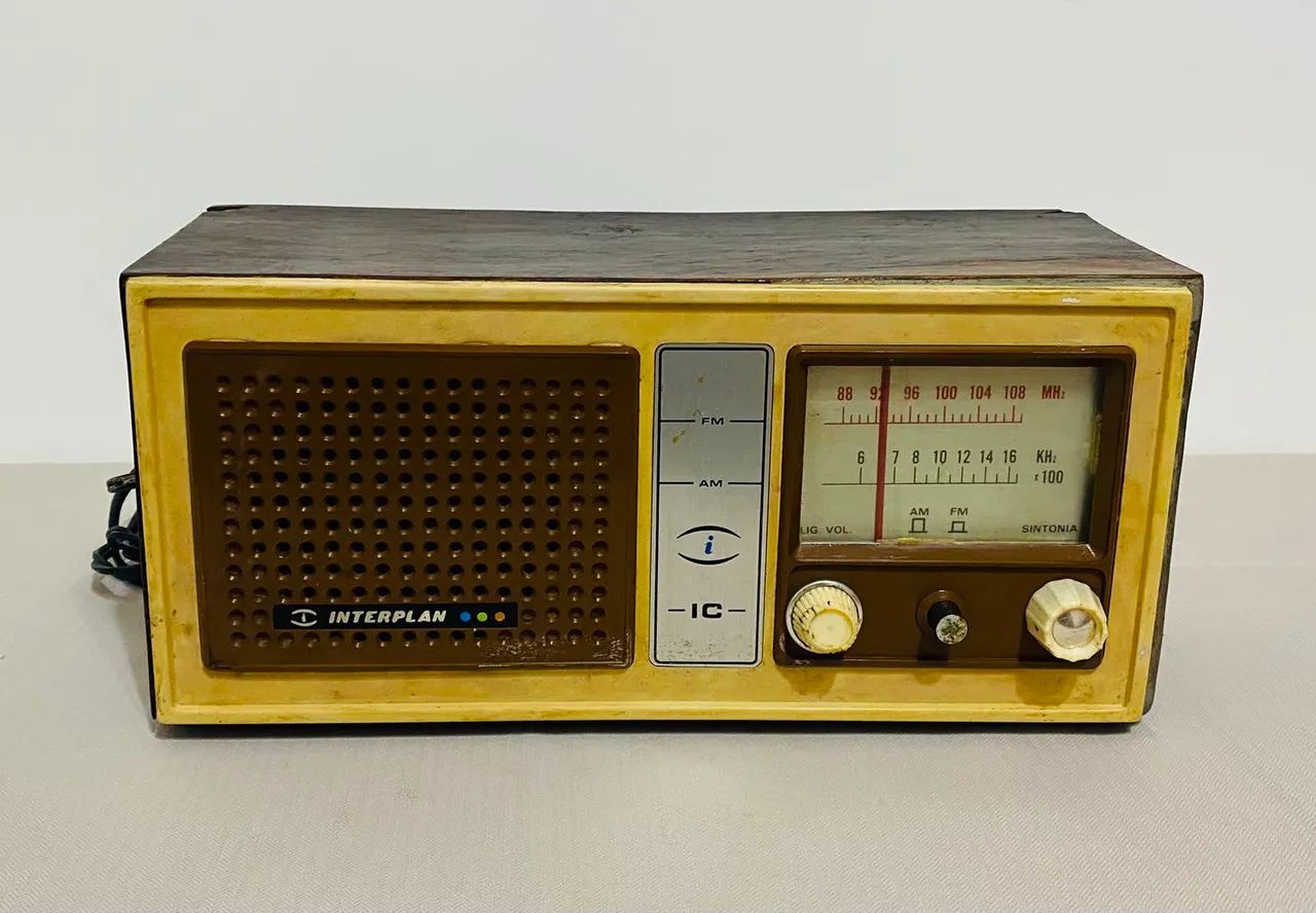 Rádio De Mesa Vintage Interplan Década 70/80 Funcionando
