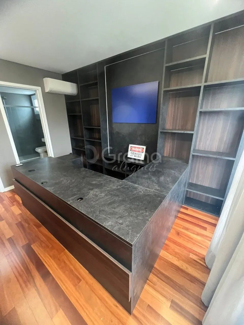Em condomínio, com 4 quartos, mobiliada - Foto 3