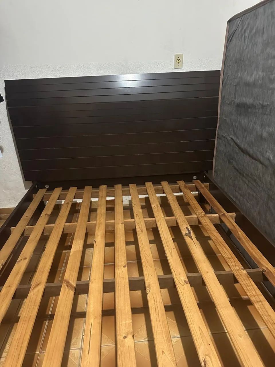 Cama de casal Quim de madeira. - Foto 3