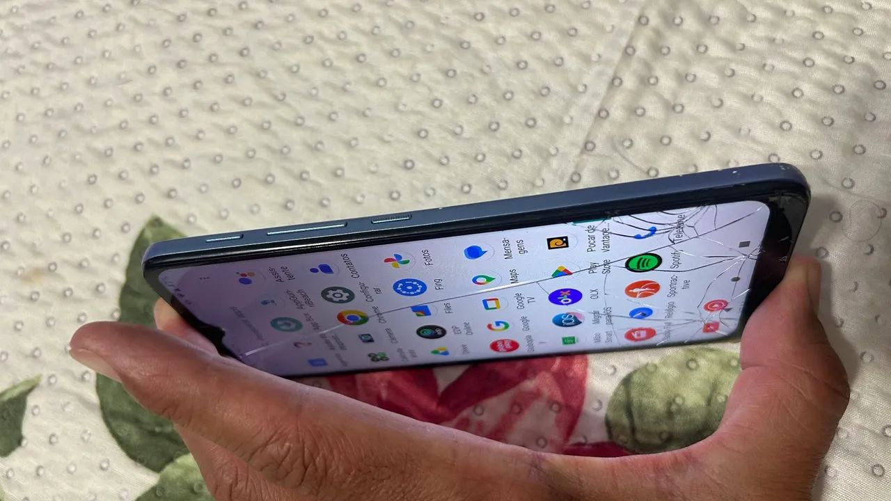 Vendo celular motooG 20,,usado com tela trincada, funcionando normalmente  - Foto 3