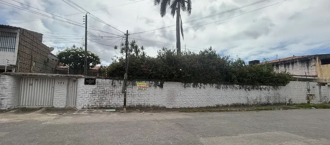 vendo casa com terreno-  Aerolândia.