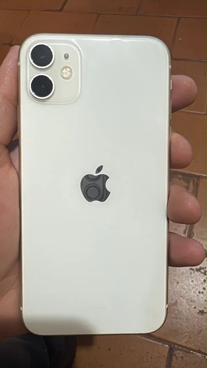 Vende-se iPhone 11 128 giga tudo original e funcionando perfeitamente 
