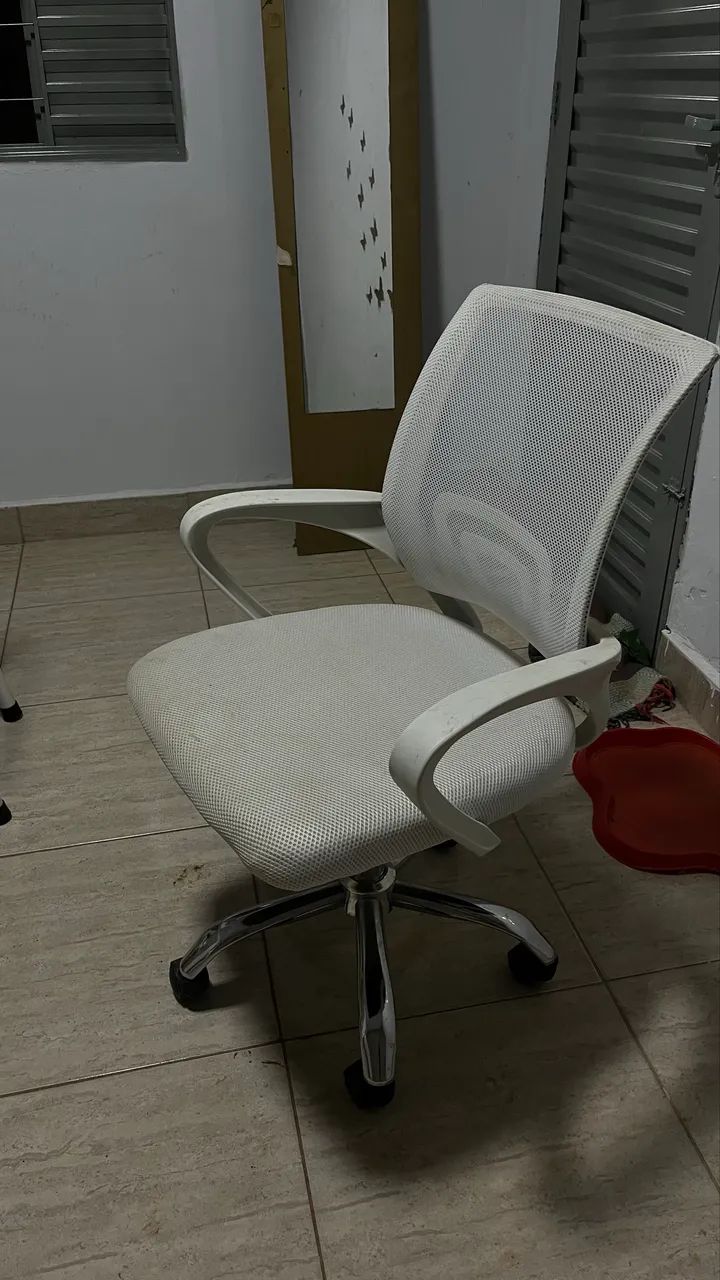 Cadeira gamer branca seminova 
