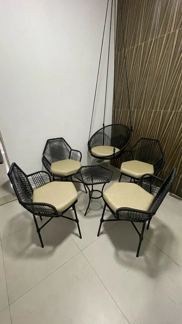 Cadeira balanço  / Conjunto mesa com cadeiras
