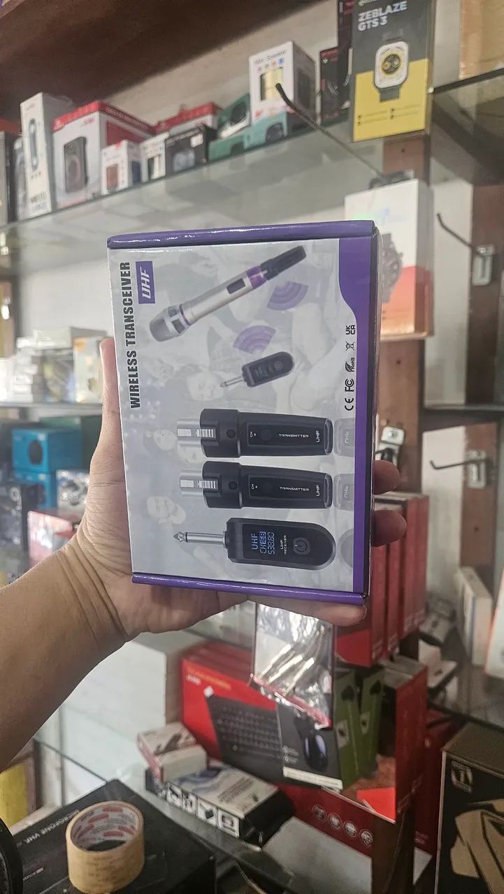 Kit um transmissor e um receptor sem fio para microfones UHF  - Foto 2