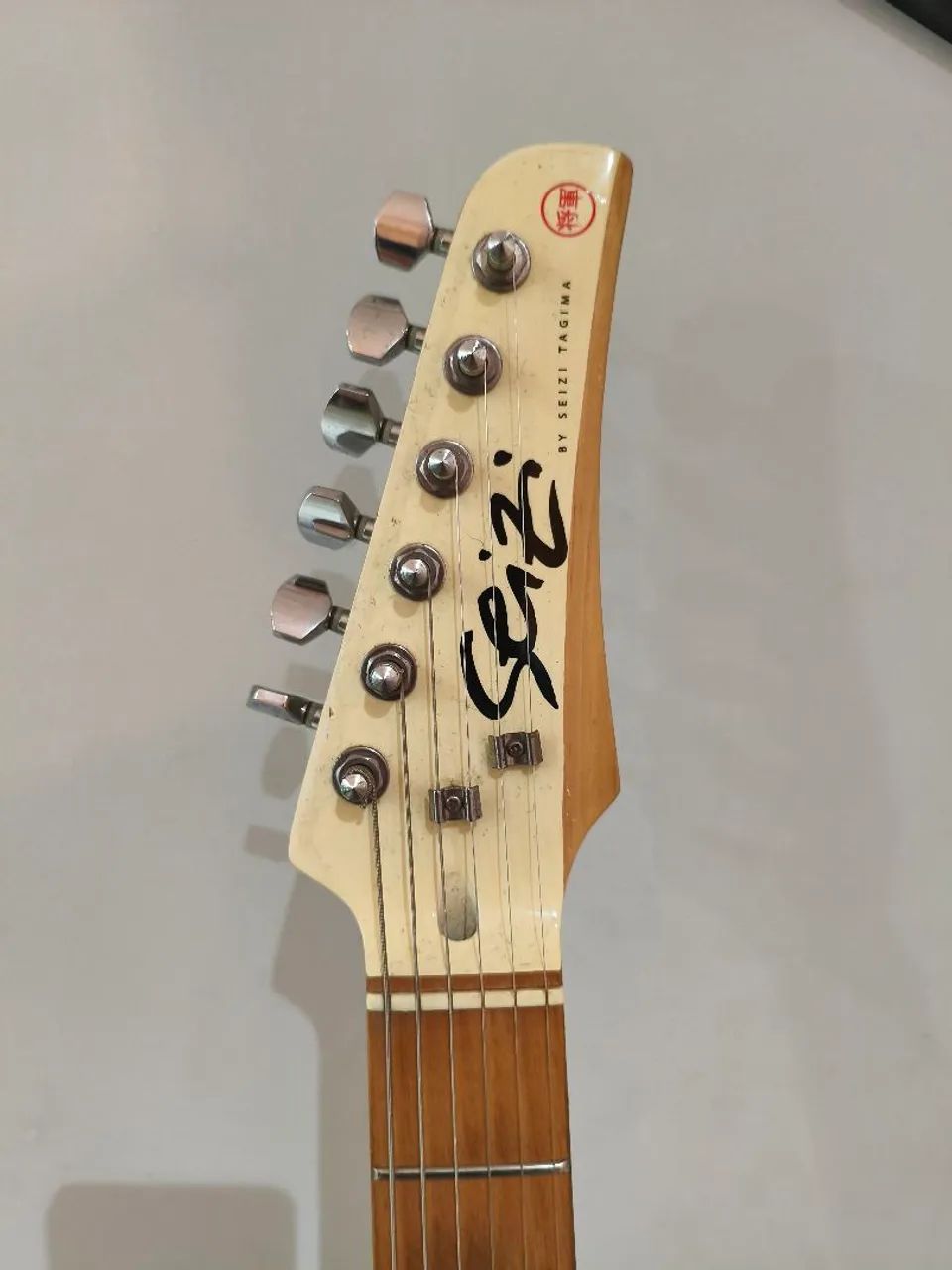 Guitarra Seizi Vision Stratocaster Regulada - Instrumentos