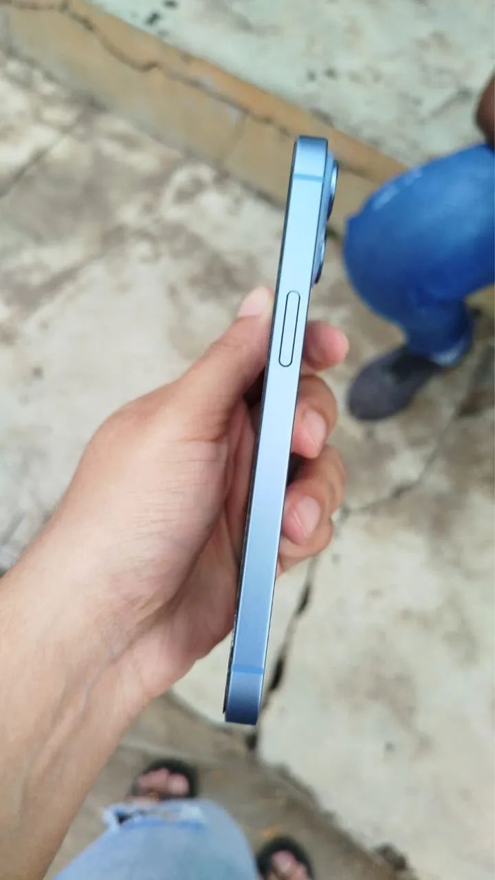 iPhone 14 azul - Foto 3