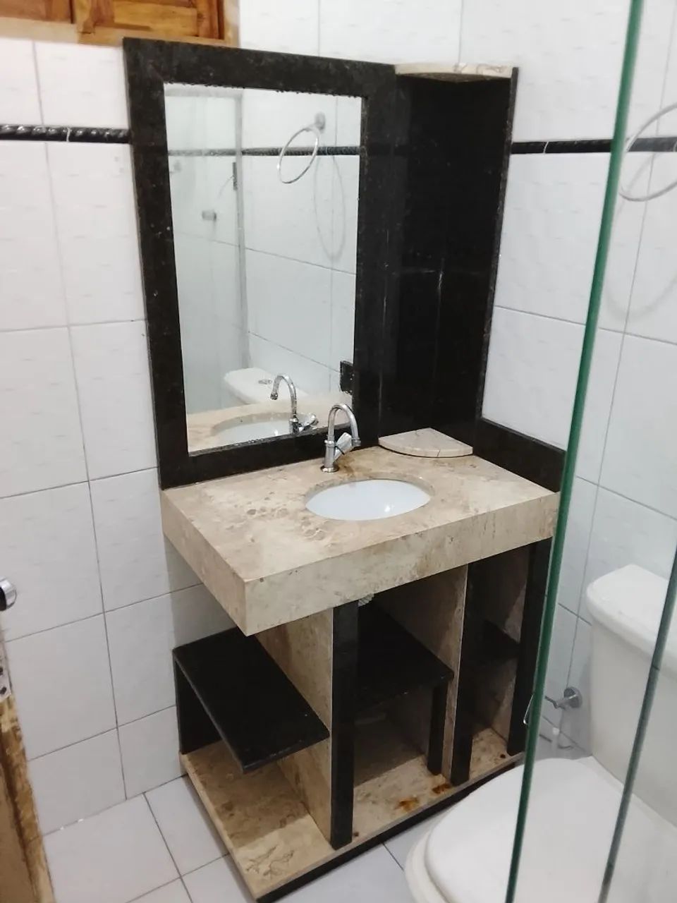 Vendo bancada de Pia de Mármore completo.65570243424897125
