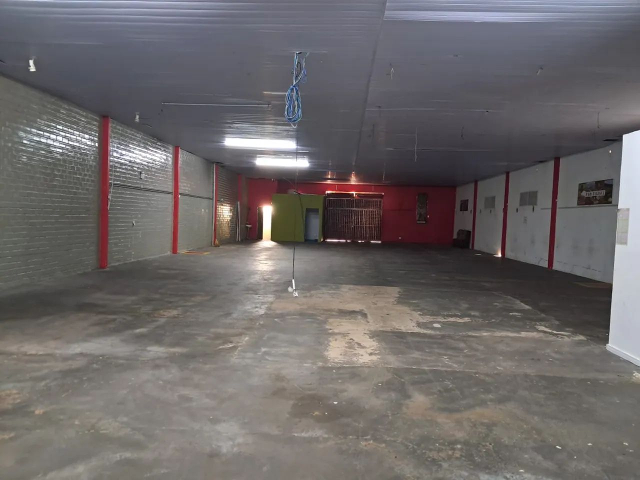 VENDO GALPÃO INDUSTRIAL (700m2) - Foto 2