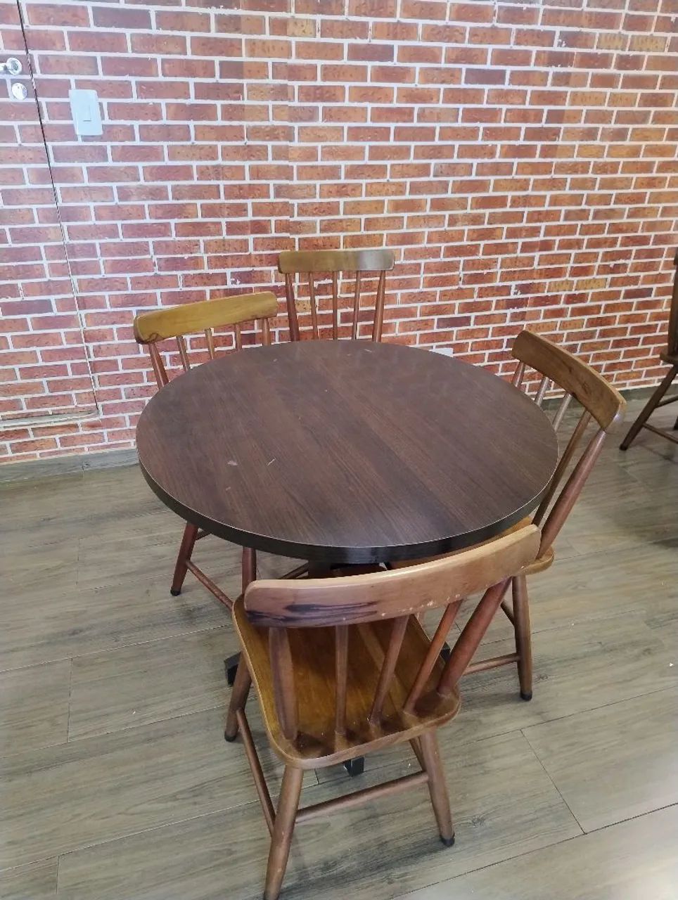 Lote com 6 mesas 14 cadeiras e 3 bancos para cafeteria - Foto 2