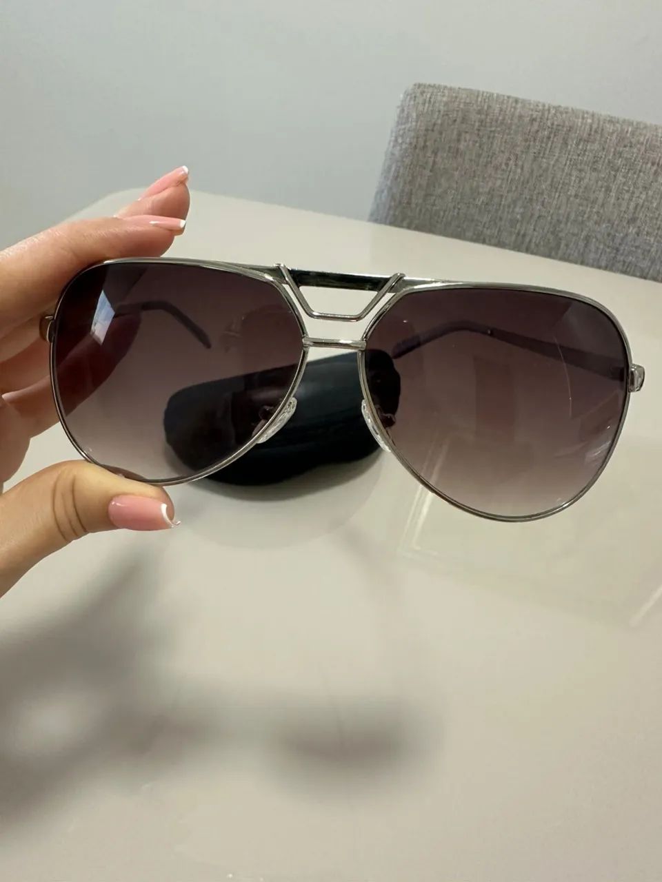 Óculos de sol feminino original em perfeito estado