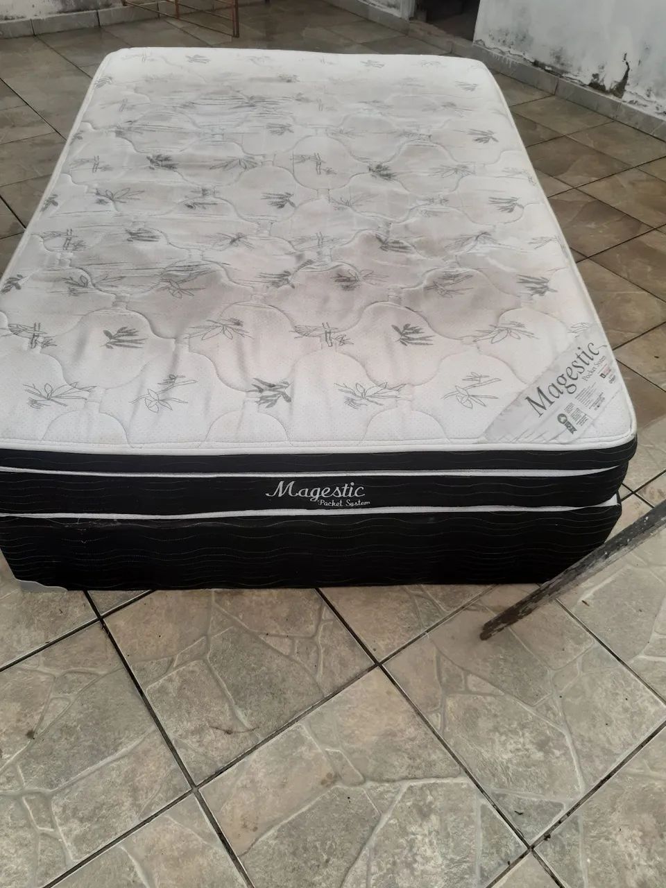 Cama de casal box com colchão de molas