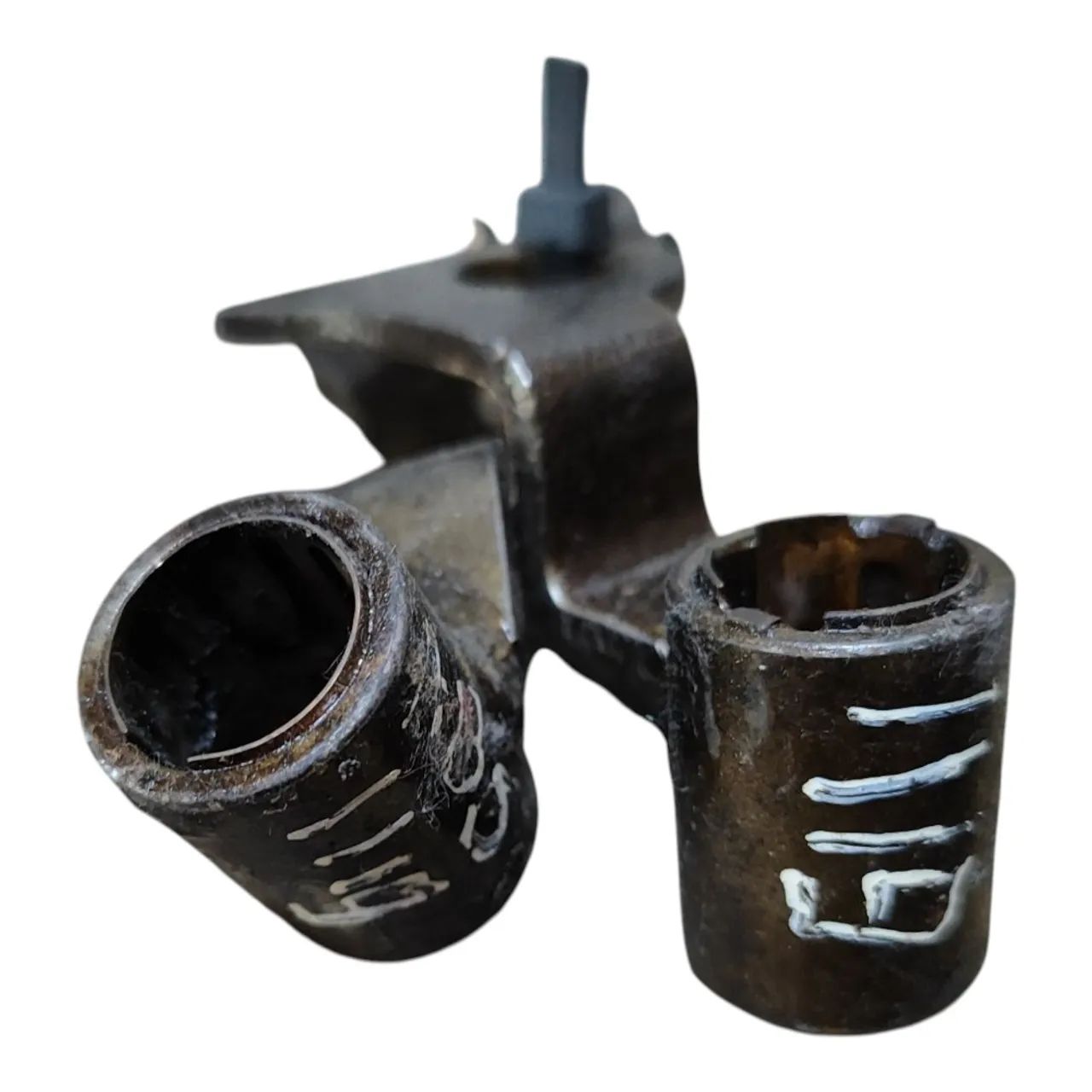 PAR SUPORTE SENSOR ABS FORD CARGO 1119 - Foto 3