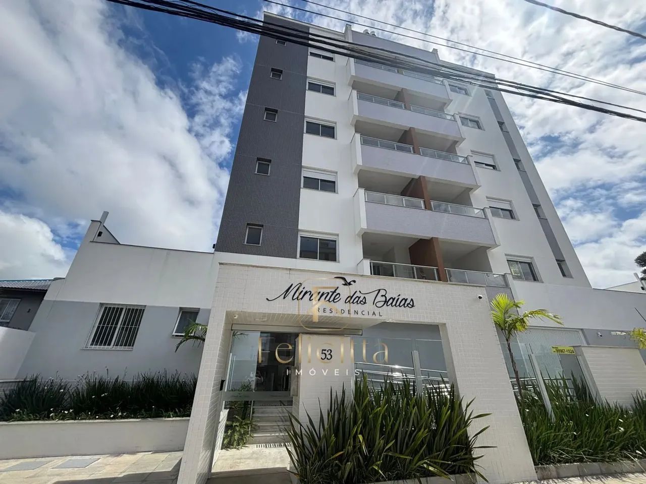Apartamento com 02 dormitórios 01 suíte em Capoeiras em Florianópolis/SC