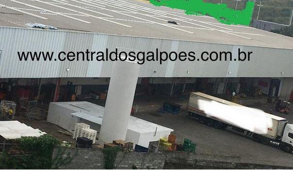 Galpao com docas