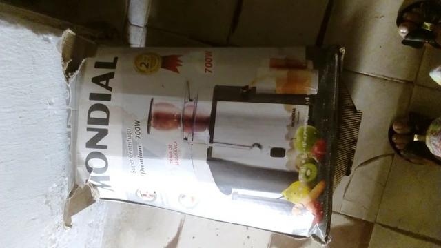 Centrifuga para extrair o suco de frutas e verduras