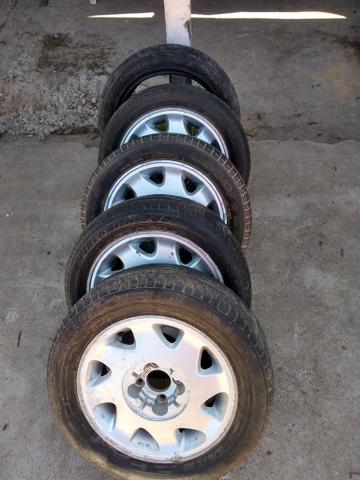 Rodas 15 de liga citroen 4 furos com pneus bons - Foto 4