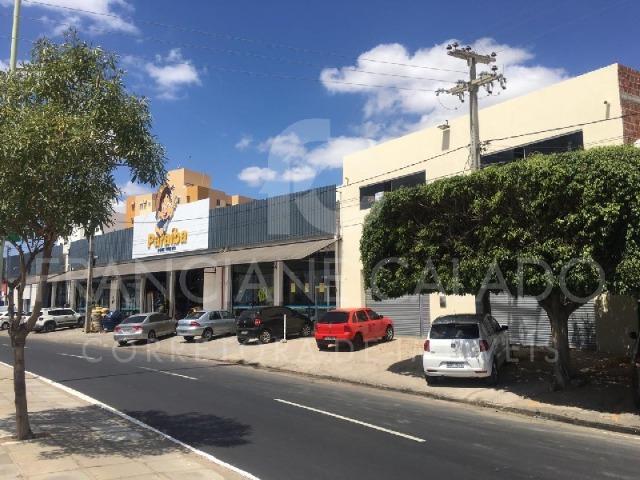 Ponto p/ comércio, grande espaço, c/ 700m2 situada na Integração