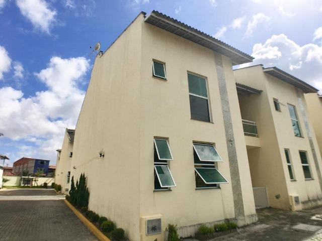 CA0873- Casa duplex em condomínio fechado com 3 quartos, sendo 1 suíte