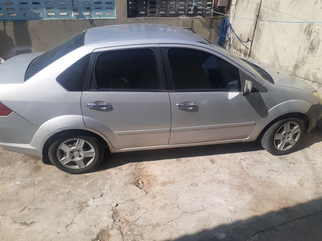 VENDE-SE FORD FIESTA 1.6