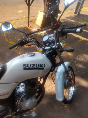 MOTO SUZUKI