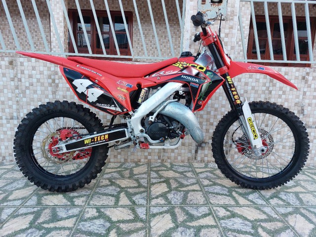 Cr 125 toda restaurada moto extra pr pessoas exigente,aceito troca em outras motos! 