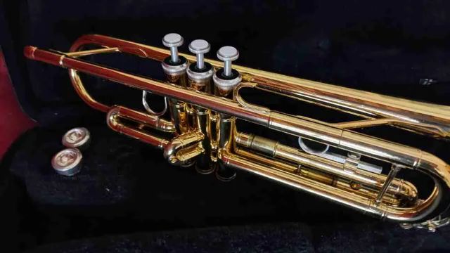 trompete Yamaha YTR 3335 - Foto 2