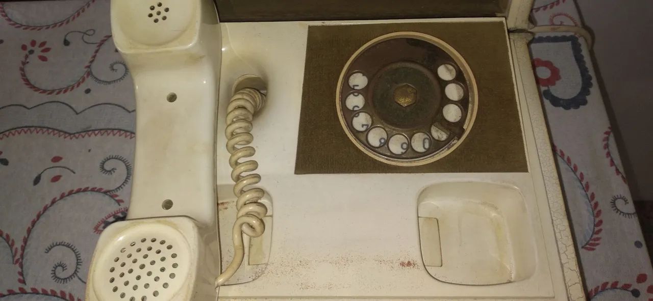 Telefone antigo de discar em estojo de madeira original  - Foto 3