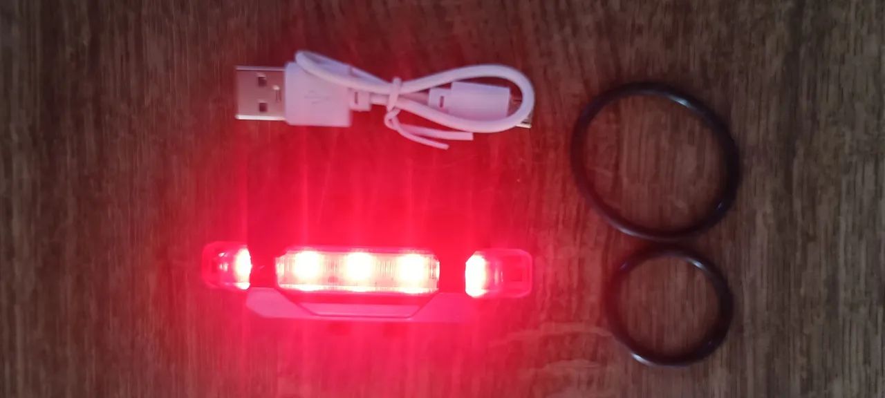 Luz Traseira de Bicicleta USB Recarregável - Foto 4