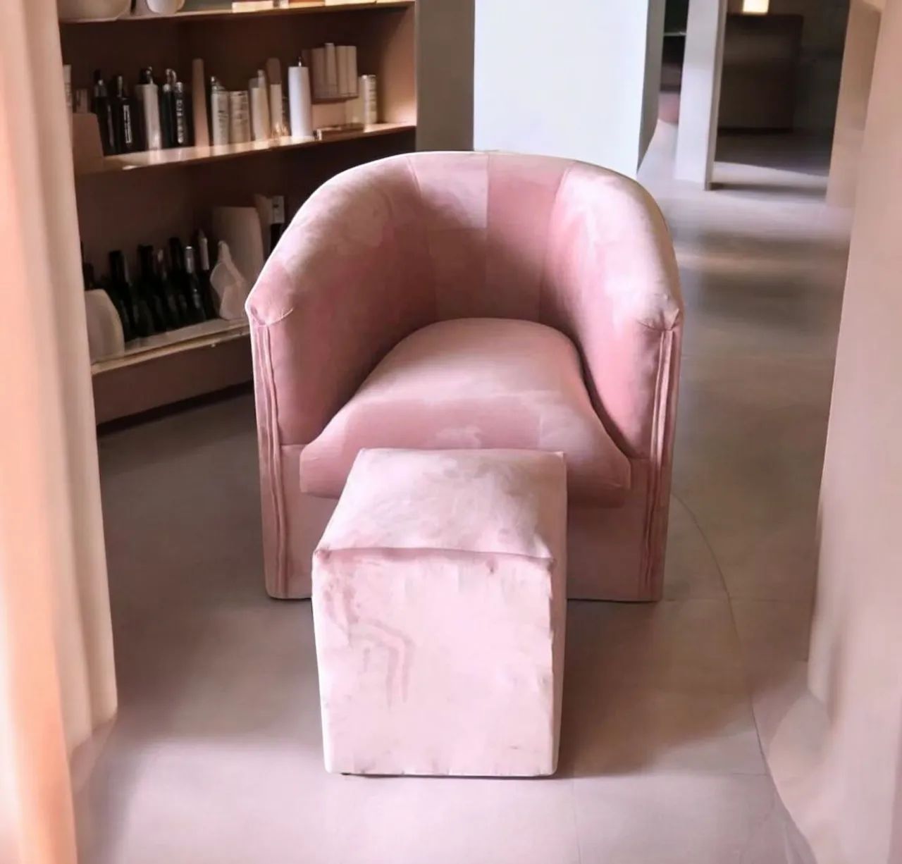 Poltronas e Puffs para Sala de Estar - Foto 3