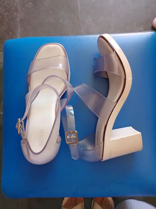 Sandália MELISSA transparente salto bloco 