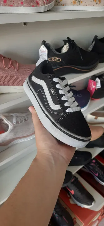 Tênis Vans Preto com Preto e Preto com Branco Novo