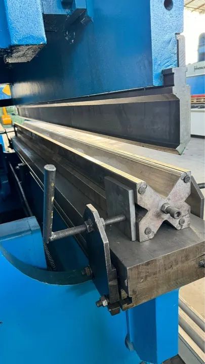 Dobradeira CN,  PERICLES MÁQUINAS, Capacidade 250 TON  - Foto 3