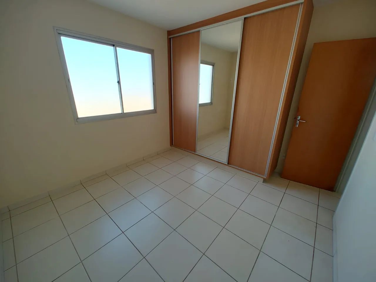 Imóvel para aluguel possui 56 metros quadrados com 2 quartos - Foto 2