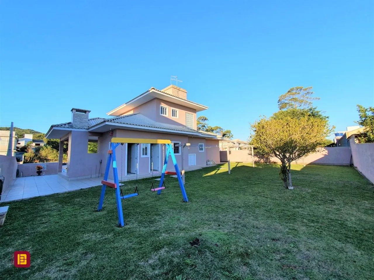 Terreno com 474 m² e área construída com 140,80 m².Casa muito bem projetada, com peças amp - Foto 6