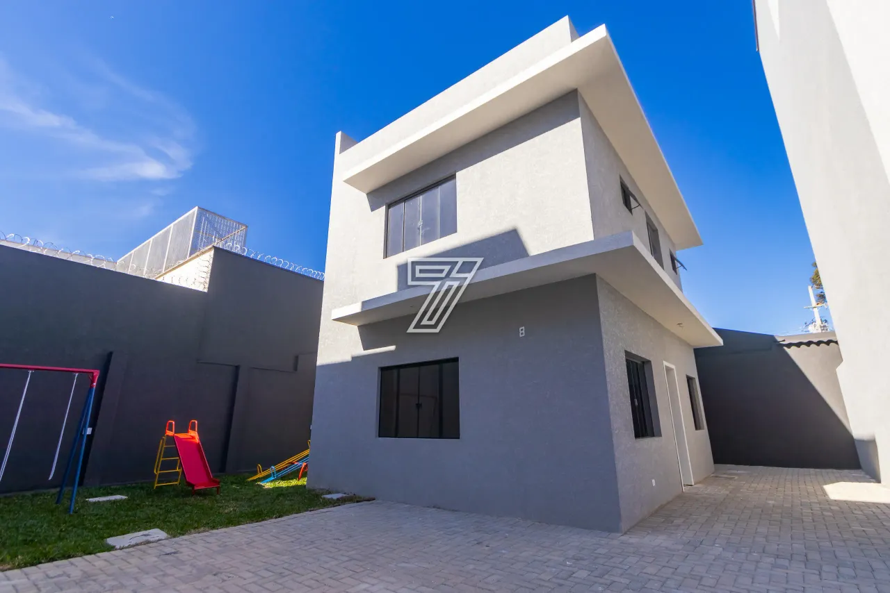 Sobrado a venda Guabirotuba com 125 m2 com 3 quartos 2 vagas garqagem