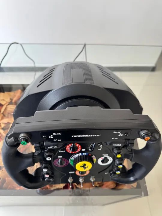 Volante Thrustmaster T300RS GT Edition para PC, PS5 e PS4 + Aro Add-on Ferrari F1 Wheel. - Foto 2
