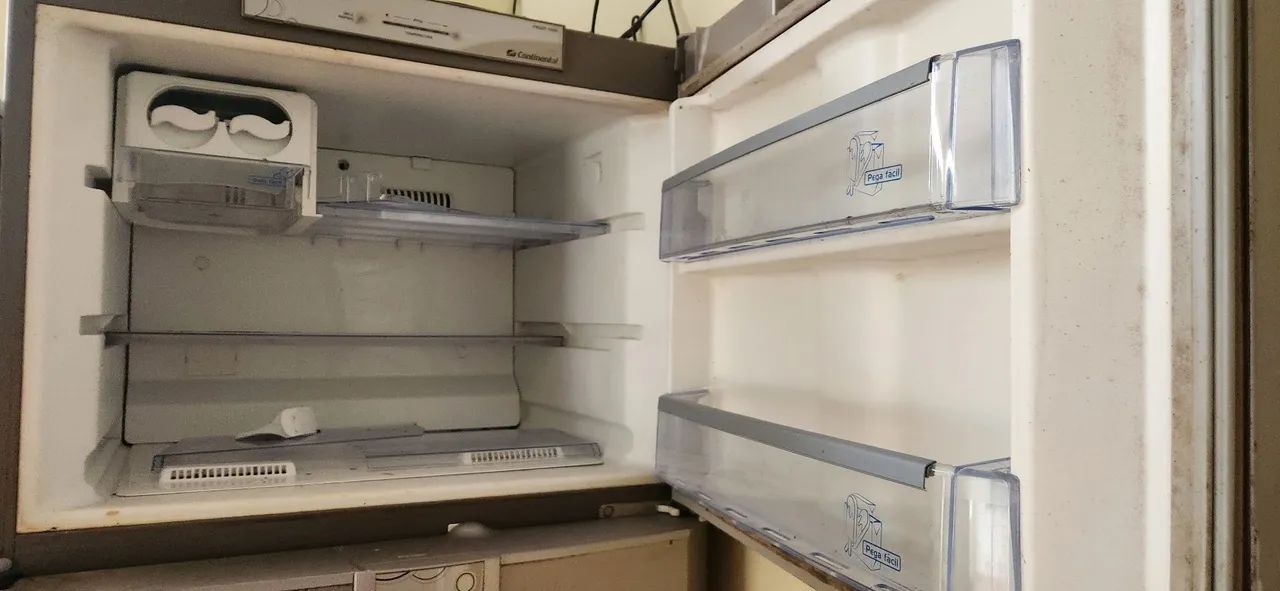 Duas Geladeiras - Uma Branca e Uma Inox - Foto 4