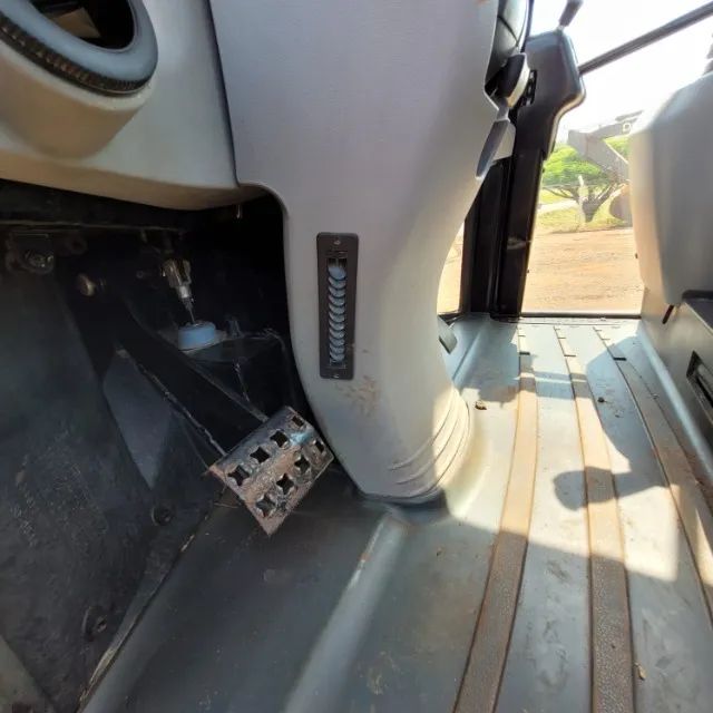 Vendo ou troco pá carregadeira 914k - Foto 4