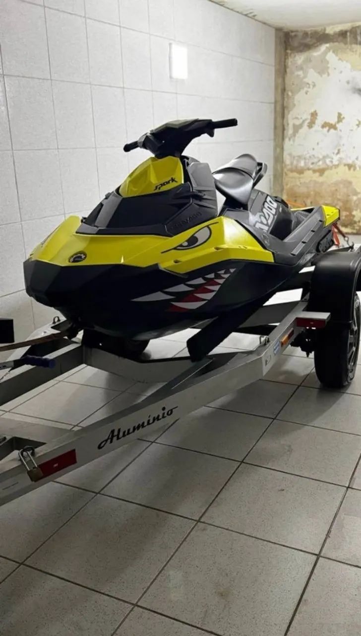Jet ski spark seadoo