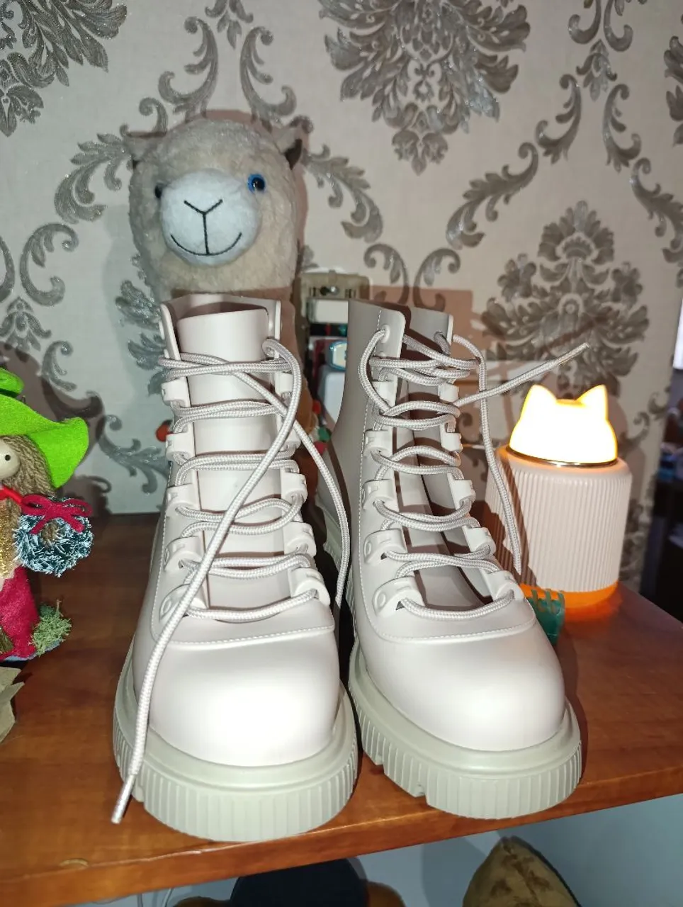 Botas Femininas Bege com Cadarço - Conforto e Estilo!
