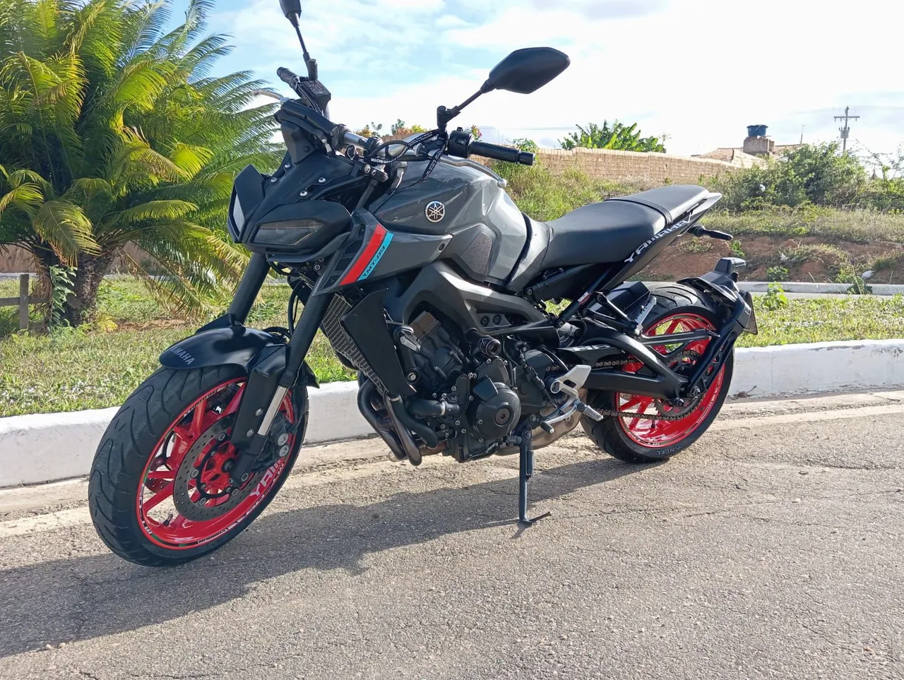 Moto Yamaha MT-09 2022 850cc.