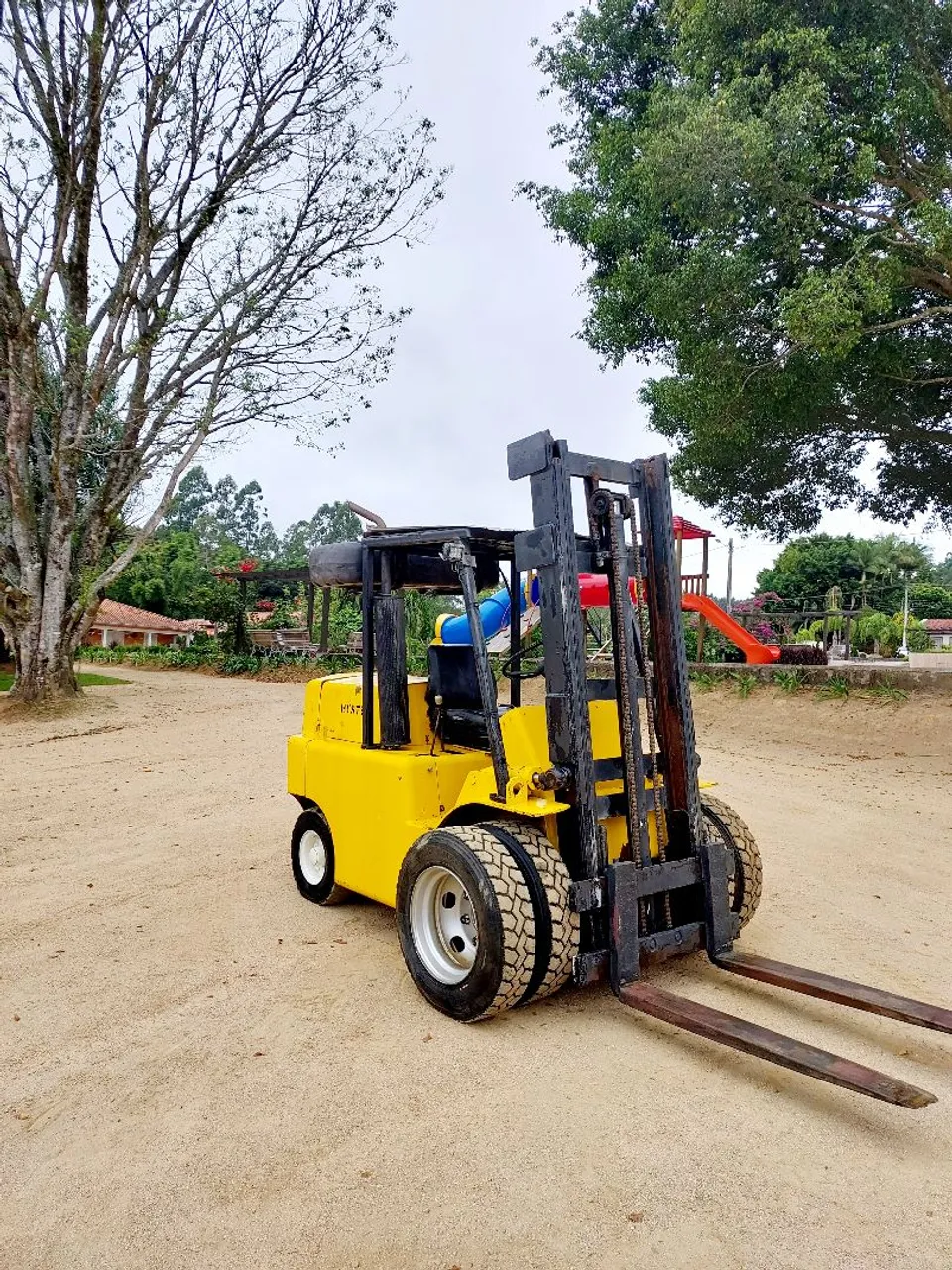 Empilhadeira a diesel Rodado duplo p 2,5 toneladas hyster só pegar e trabalhar