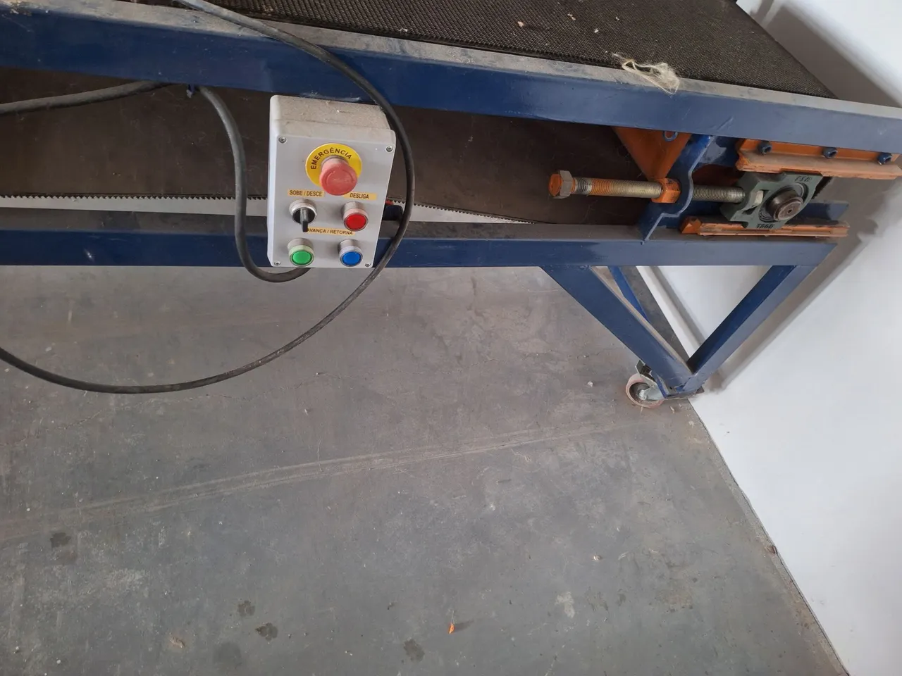 Esteira Industrial com Painel de Controle