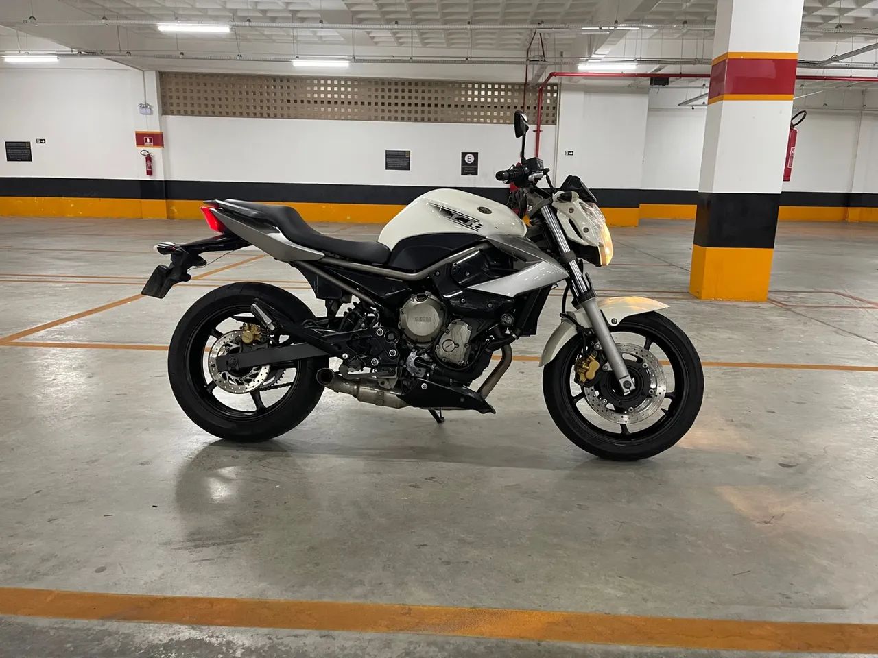 YAMAHA  XJ6- 2010 - Foto 3