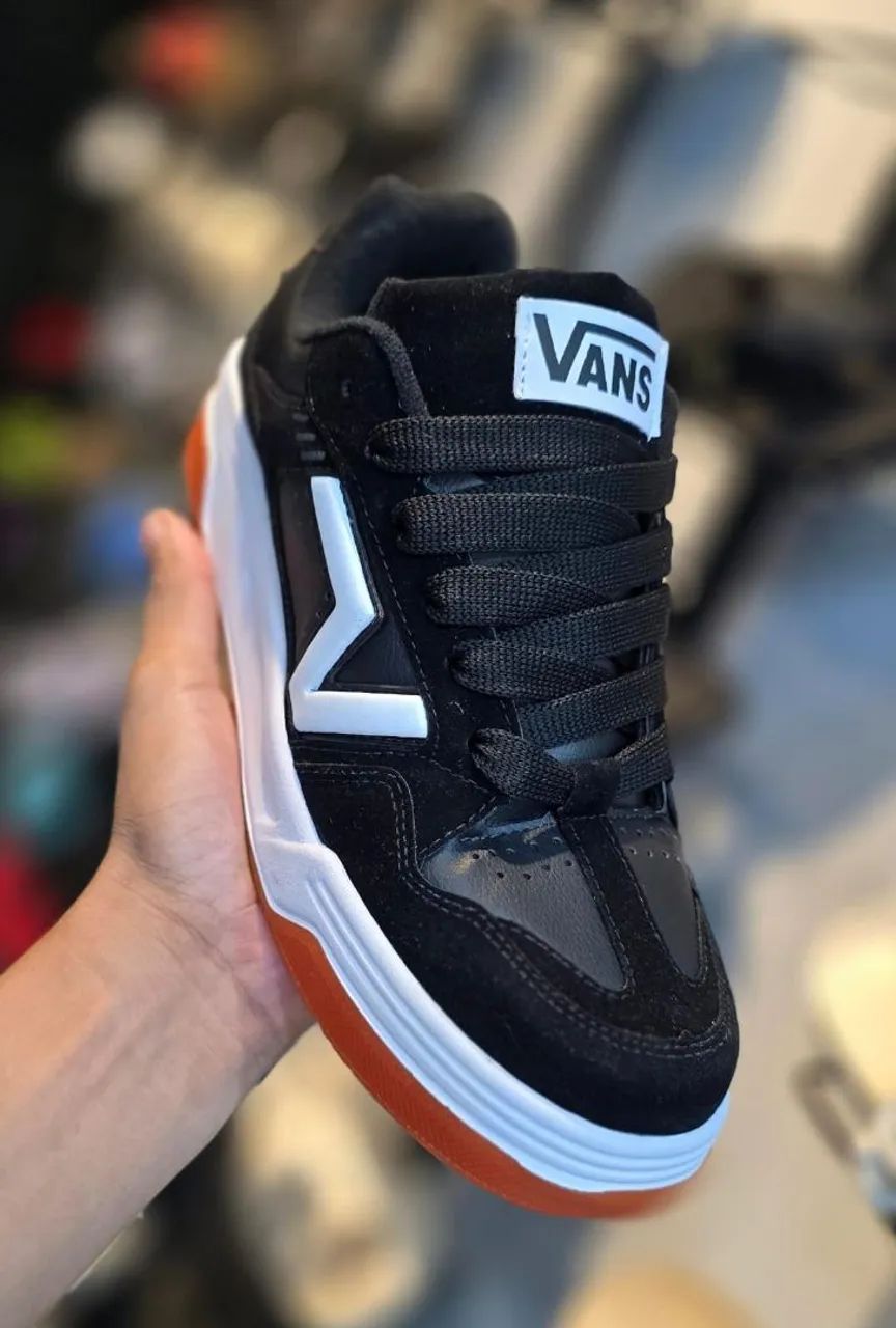 Tênis Vans Preto com Detalhes