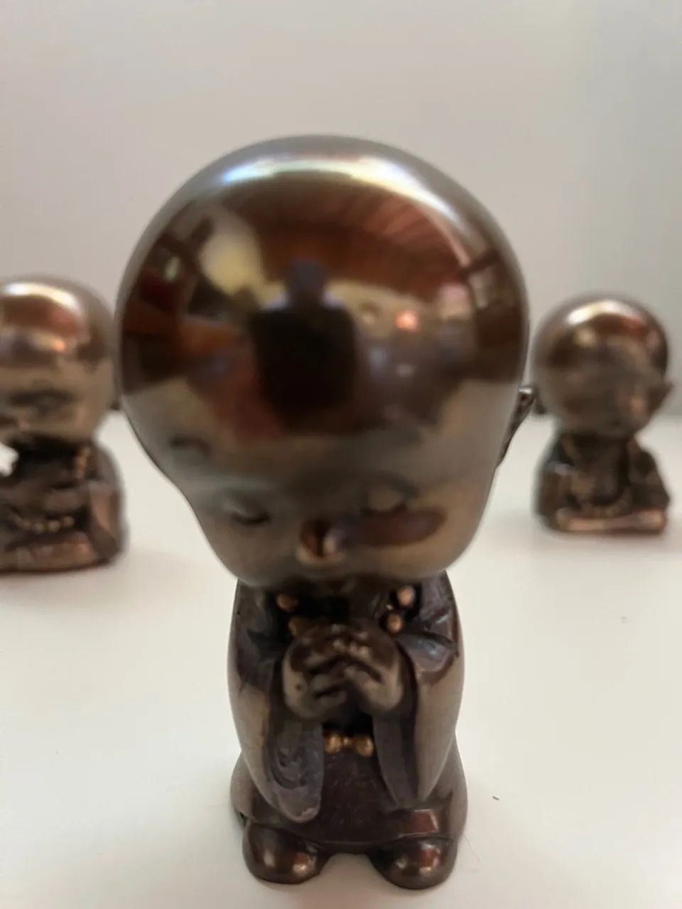 Miniaturas de monges budistas decorativas